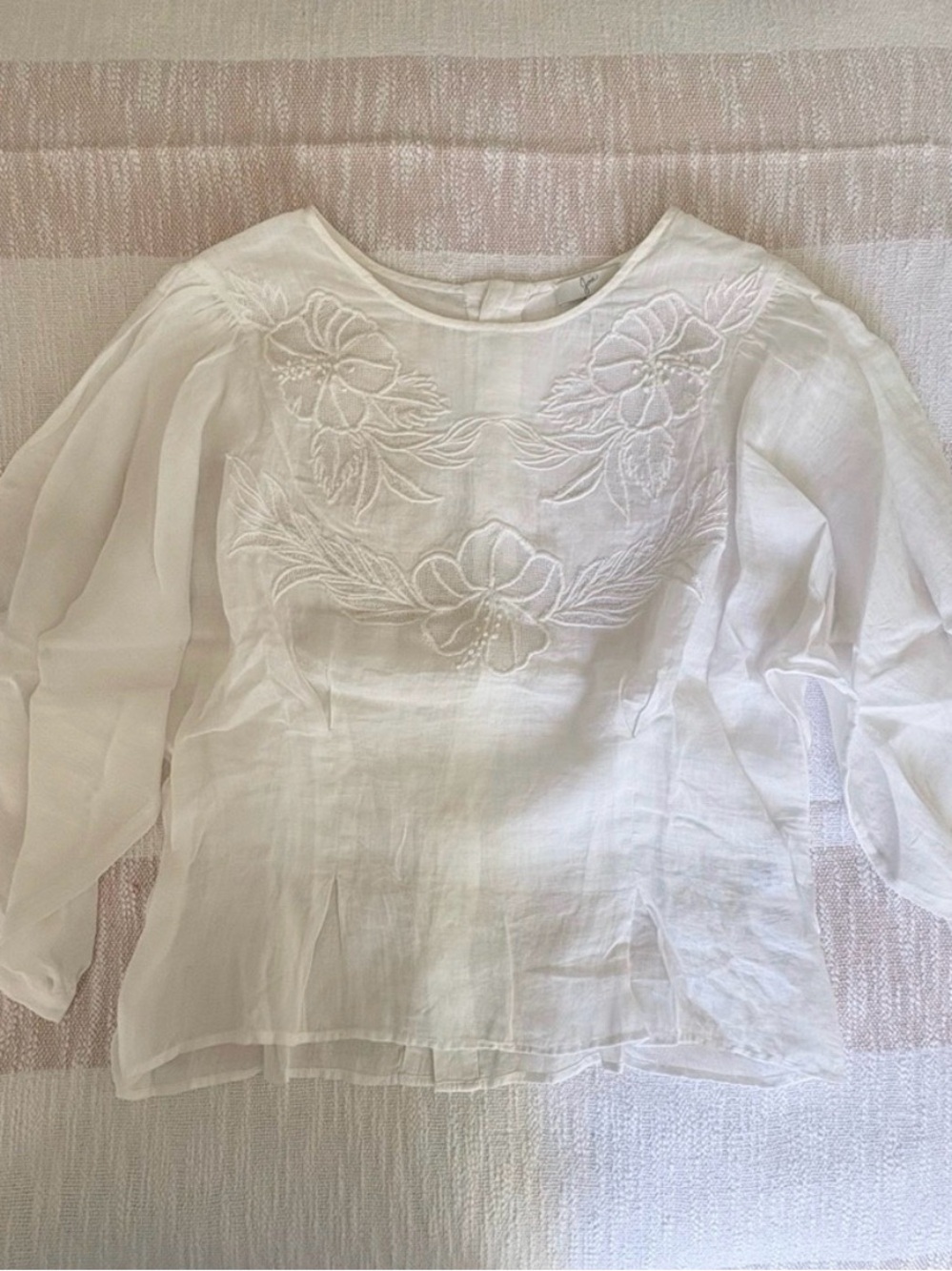 Joie White Sheer Embroidered
Puff-Sleeve Blouse